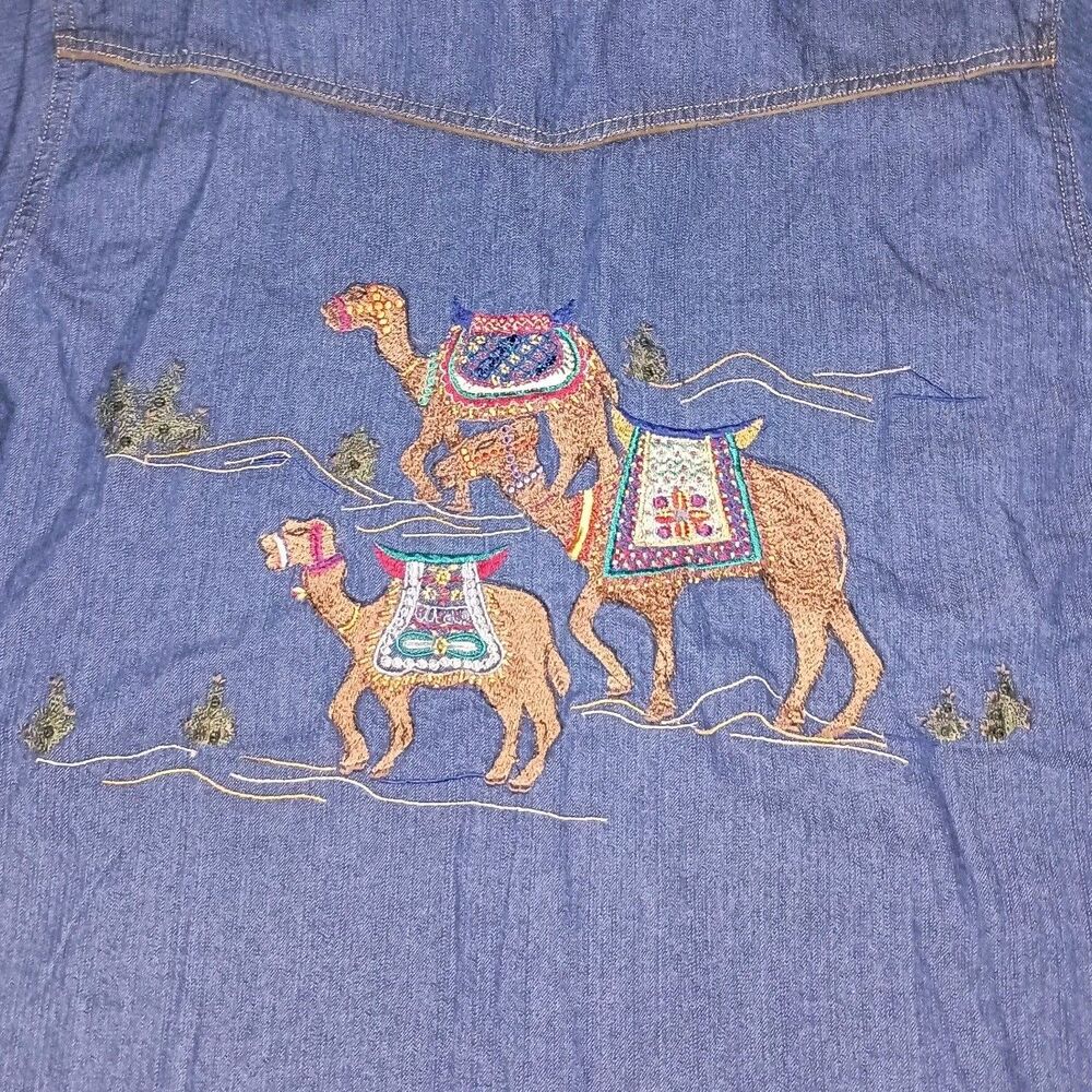 Vintage Chico's Denim Shirt Womens Size 2 Embroidered Camels Egyptian Theme